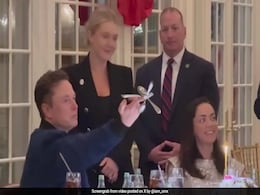 Elon Musk's Balancing Act Goes Viral, Internet Praises Him For Being Himself Elon Musk's Balancing Act Goes Viral, Internet Praises Him For Being Himself