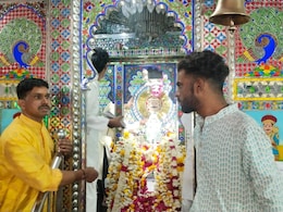 Shani Amavasya 2025: शनि अमावस्या पर उदयपुर के मंदिरों में उमड़े श्रद्धालु, त्रिवेणी योग में दर्शन कर मांगी खुशहाली की कामना Shani Amavasya 2025: शनि अमावस्या पर उदयपुर के मंदिरों में उमड़े श्रद्धालु, त्रिवेणी योग में दर्शन कर मांगी खुशहाली की कामना