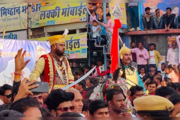 बादशाह की सवारी विशेष आकर्षण का केंद्र होती है