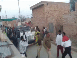 VIDEO: राजस्थान में पुलिस पर लाठी-पत्थर से हमला, हेड कॉन्स्टेबल का टूटा हाथ; कई अन्य पुलिसकर्मी घायल VIDEO: राजस्थान में पुलिस पर लाठी-पत्थर से हमला, हेड कॉन्स्टेबल का टूटा हाथ; कई अन्य पुलिसकर्मी घायल