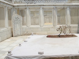 "Don't Remove Aurangzeb's Grave, But": BJP Ally Ramdas Athawale's Pitch "Don't Remove Aurangzeb's Grave, But": BJP Ally Ramdas Athawale's Pitch