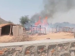 टोंक: अतिक्रमण हटाने पहुंची वन विभाग की टीम पर लाठी-डंडों हमला, झोंपड़ियों में आग लगाने का आरोप टोंक: अतिक्रमण हटाने पहुंची वन विभाग की टीम पर लाठी-डंडों हमला, झोंपड़ियों में आग लगाने का आरोप