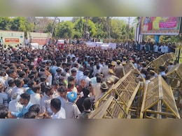 Rajasthan: गुजरात में UPSC एस्पिरेंट राजू जाट की मौत के विरोध में भीलवाड़ा में प्रदर्शन, भाजपा नेता पर लग रहे हत्या के आरोप  Rajasthan: गुजरात में UPSC एस्पिरेंट राजू जाट की मौत के विरोध में भीलवाड़ा में प्रदर्शन, भाजपा नेता पर लग रहे हत्या के आरोप