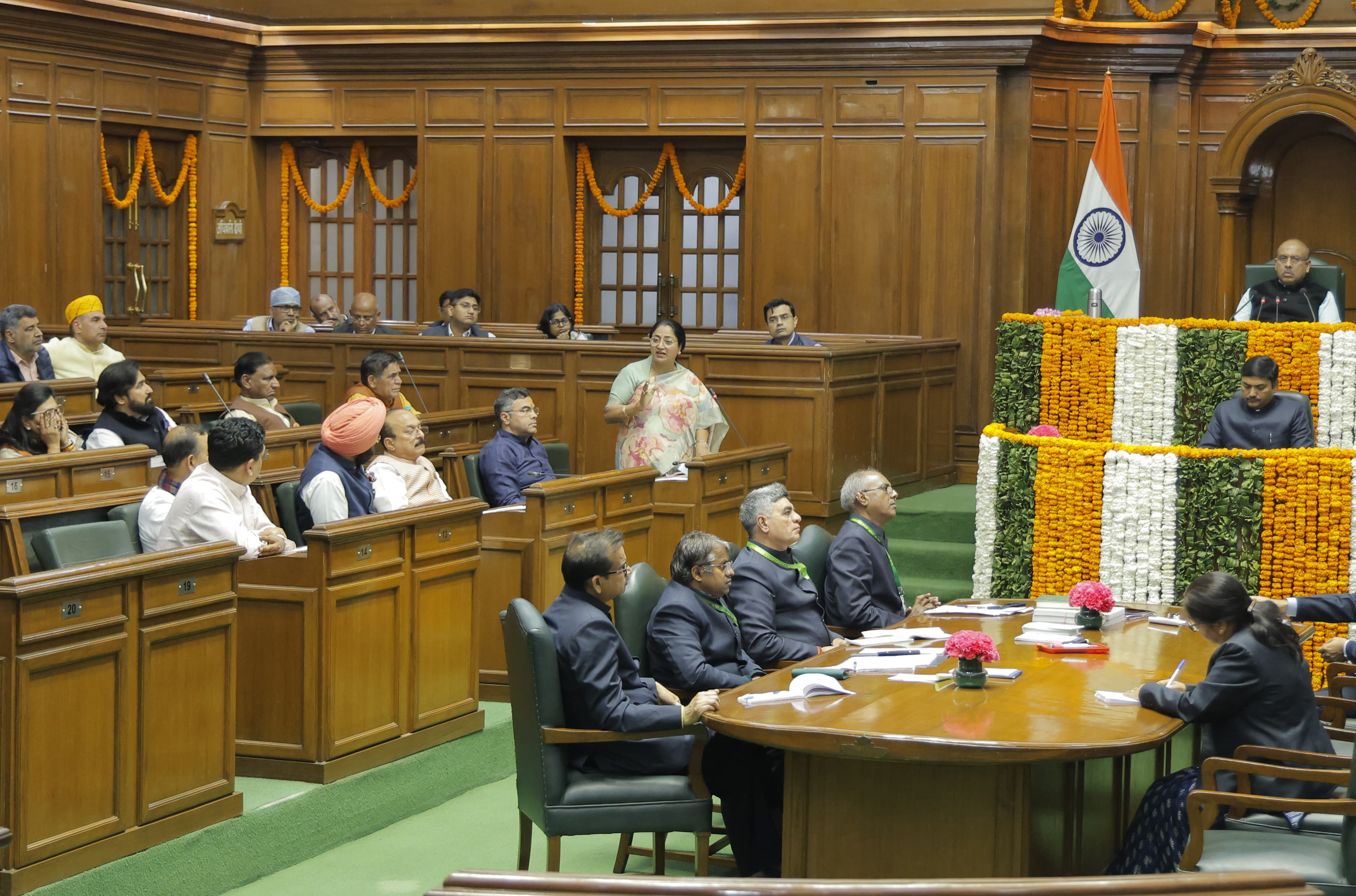 प्रदूषण पर दिल्ली सरकार का हल्ला बोल, विधानसभा में CAG रिपोर्ट पेश