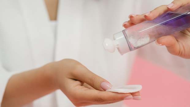 The Ultimate Guide To Picking A Cleanser That Controls Oil Without Over-Drying