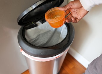 5 Signs You Should Throw Away Your Plastic Food Storage Containers 5 Signs You Should Throw Away Your Plastic Food Storage Containers