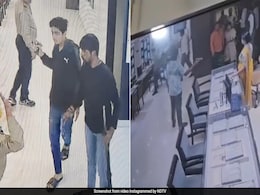 Armed Robbers Storm Tanishq Showroom In Bihar, Loot Jewellery Worth Rs 25 Crore Armed Robbers Storm Tanishq Showroom In Bihar, Loot Jewellery Worth Rs 25 Crore