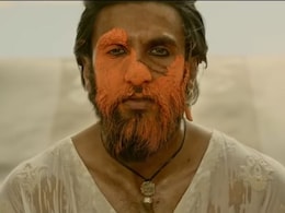 How Ranveer Singh Wanted To Do Something Different With <i>Padmaavat's</i> Holi Scene As The Menacing Khilji How Ranveer Singh Wanted To Do Something Different With <i>Padmaavat's</i> Holi Scene As The Menacing Khilji