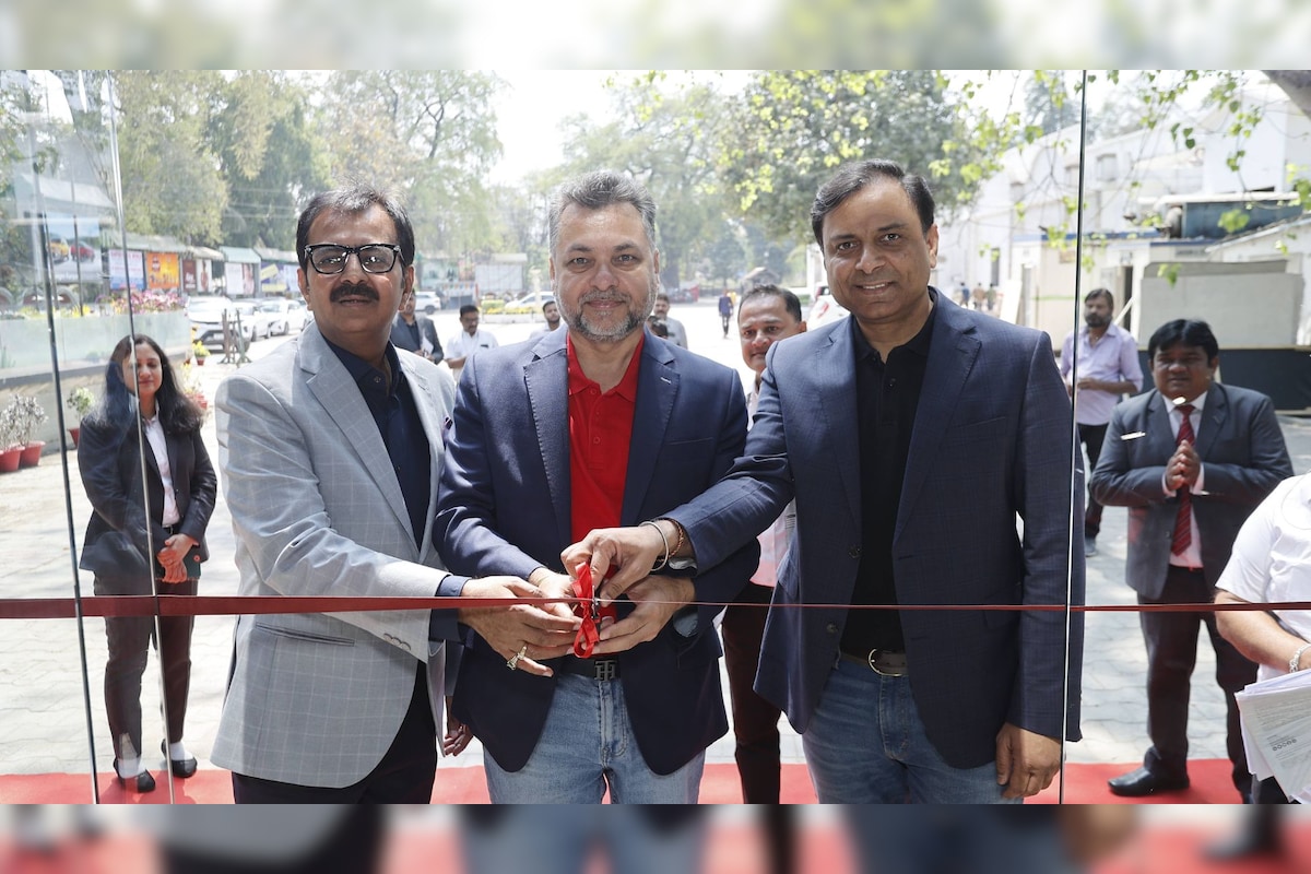 From Left to Right - Mr. Gautam Garg, Dealer Principal, Audi Lucknow, Mr. Balbir Singh Dhillon, Head of Audi India, Mr. Nitin Kohli, Head of Sales & Network, Audi India. From Left to Right - Mr. Gautam Garg, Dealer Principal, Audi Lucknow, Mr. Balbir Singh Dhillon, Head of Audi India, Mr. Nitin Kohli, Head of Sales & Network, Audi India.