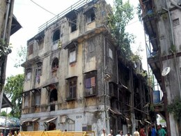 मुंबई की जर्जर इमारतें, MHADA और BMC ने चस्पा किए नोटिस, क्यों घर खाली नहीं करना चाहते लोग? मुंबई की जर्जर इमारतें, MHADA और BMC ने चस्पा किए नोटिस, क्यों घर खाली नहीं करना चाहते लोग?