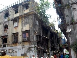 मुंबई में बारिश से पहले MHADA का बड़ा फैसला! 96 खतरनाक इमारतों के रहवासियों को मिलेगा ₹20,000 किराया मुंबई में बारिश से पहले MHADA का बड़ा फैसला! 96 खतरनाक इमारतों के रहवासियों को मिलेगा ₹20,000 किराया