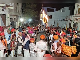Udaipur: तोप और गोलियों की आवाज से गूंजा उदयपुर, खेली बारूद की होली; 450 साल पुरानी है परंपरा  Udaipur: तोप और गोलियों की आवाज से गूंजा उदयपुर, खेली बारूद की होली; 450 साल पुरानी है परंपरा