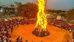 Holika Dahan 2025 Significance : होळीची पूजा कशी करावी, शुभ मुहूर्त आणि होलिका दहनाची पौराणिक कथा जाणून घ्या &nbsp;