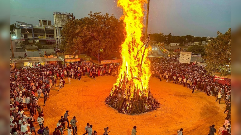 Holika Dahan 2026: होली से दो दिन पहले क्यों हो रहा है होलिका दहन? जानें सिर्फ एक क्लिक में
