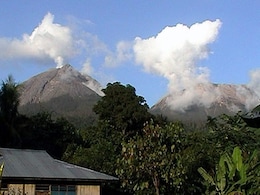 Several Flights From Bali Cancelled After Volcano Erupts For Over 11 Minutes Several Flights From Bali Cancelled After Volcano Erupts For Over 11 Minutes