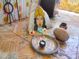Mahila Diwas 2025: आधी आबादी की एंट्री क्यों है बैन? यहां देवी मां का दर्शन नहीं कर सकती नारी शक्ति Mahila Diwas 2025: आधी आबादी की एंट्री क्यों है बैन? यहां देवी मां का दर्शन नहीं कर सकती नारी शक्ति