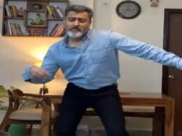 डैशिंग पर्सनालिटी, हीरो जैसा लुक, अंकल ने 90 के लोकप्रिय ट्रैक पर बंद कमरे में किया ऐसा डांस, सोशल मीडिया पर मचा शोर डैशिंग पर्सनालिटी, हीरो जैसा लुक, अंकल ने 90 के लोकप्रिय ट्रैक पर बंद कमरे में किया ऐसा डांस, सोशल मीडिया पर मचा शोर