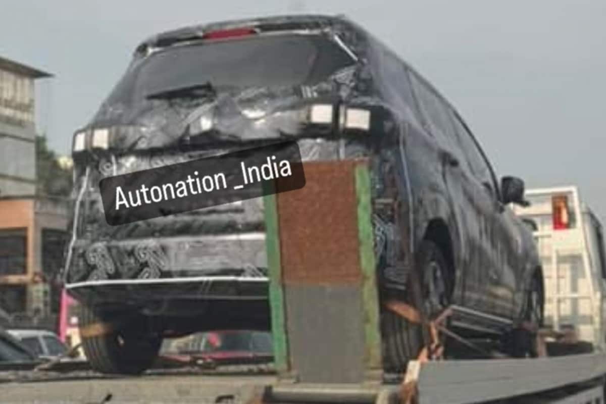 Renault Triber Facelift test mule spotted in India