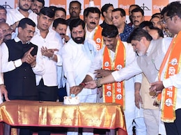 Maharashtra Politics: पुण्यात काँग्रेसला खिंडार! रवींद्र धंगेकर यांचा शिवसेनेत प्रवेश Maharashtra Politics: पुण्यात काँग्रेसला खिंडार! रवींद्र धंगेकर यांचा शिवसेनेत प्रवेश