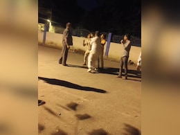 VIDEO: बीजेपी जिला अध्यक्ष और सब इंस्पेक्टर में किस बात पर हुई थप्पड़ों वाली लड़ाई, यहां जानिए VIDEO: बीजेपी जिला अध्यक्ष और सब इंस्पेक्टर में किस बात पर हुई थप्पड़ों वाली लड़ाई, यहां जानिए