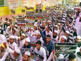 वक्फ विधेयक के खिलाफ मुस्लिम पर्सनल लॉ बोर्ड का प्रदर्शन, जानें कौन-कौन नेता ले रहा हिस्सा वक्फ विधेयक के खिलाफ मुस्लिम पर्सनल लॉ बोर्ड का प्रदर्शन, जानें कौन-कौन नेता ले रहा हिस्सा