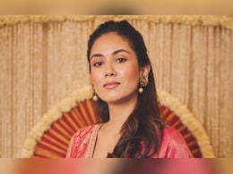 Mira Kapoor: मीरा कपूर ने इन बंगाली डिशेज का उठाया लुत्फ, यहां देखें ड्रूल करने वाली पोस्ट Mira Kapoor: मीरा कपूर ने इन बंगाली डिशेज का उठाया लुत्फ, यहां देखें ड्रूल करने वाली पोस्ट