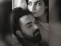 बेबी बंप के साथ अथिया शेट्टी ने शेयर की पति केएल राहुल संग रोमांटिक तस्वीरें, अनुष्का शर्मा- सोनाक्षी सिन्हा का कमेंट वायरल बेबी बंप के साथ अथिया शेट्टी ने शेयर की पति केएल राहुल संग रोमांटिक तस्वीरें, अनुष्का शर्मा- सोनाक्षी सिन्हा का कमेंट वायरल