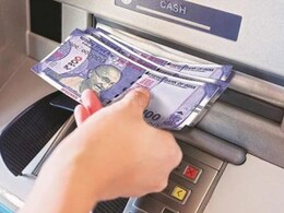 अब ATM से पैसे निकालने पर देना होगा ज्यादा चार्ज, 1 मई से लागू होंगे नए नियम