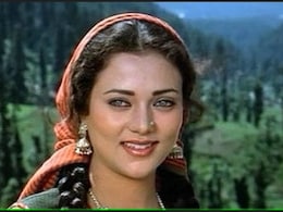 वही चेहरा, वही आखें,  मंदाकिनी की कॉपी है उनकी बेटी, फोटोज देख फैंस बोले- सभी स्टारकिड की छुट्टी कर देगी वही चेहरा, वही आखें,  मंदाकिनी की कॉपी है उनकी बेटी, फोटोज देख फैंस बोले- सभी स्टारकिड की छुट्टी कर देगी