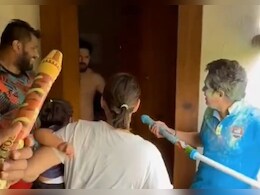 VIDEO: 'हैलो, हाउसकीपिंग...', सचिन तेंदुलकर ने युवराज सिंह को ऐसे दिया होली सरप्राइज, वीडियो ने लूटी महफ़िल VIDEO: 'हैलो, हाउसकीपिंग...', सचिन तेंदुलकर ने युवराज सिंह को ऐसे दिया होली सरप्राइज, वीडियो ने लूटी महफ़िल