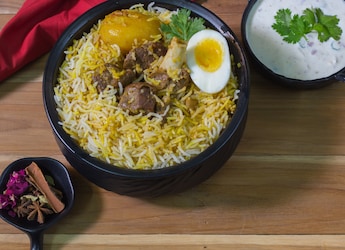 Durga Puja 2025: Kolkata's Iconic Non-Veg Dishes To Try