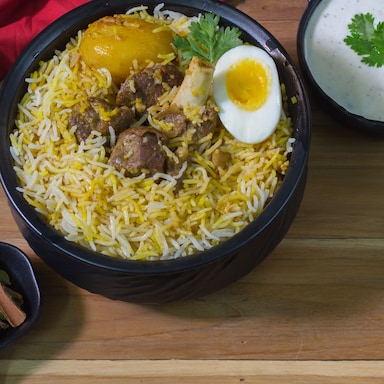 Durga Puja 2025: Kolkata's Iconic Non-Veg Dishes To Try