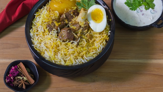 Durga Puja 2025: Kolkata's Iconic Non-Veg Dishes To Try