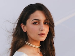 Alia Bhatt Enjoyed Unique "Moong Dal Halwa Cake" For Her Birthday - See Pic Alia Bhatt Enjoyed Unique "Moong Dal Halwa Cake" For Her Birthday - See Pic