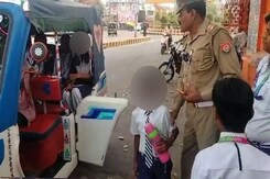 14 Children Come Out Of 1 Autorickshaw In UP, Video Viral 14 Children Come Out Of 1 Autorickshaw In UP, Video Viral