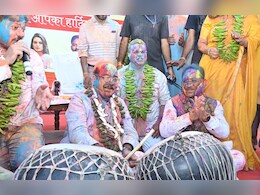 Holi Celebration : होली के रंग में एक हुए पक्ष-विपक्ष के नेता, सीएम साय बोले - ये प्रेम-भाईचारे का त्योहार Holi Celebration : होली के रंग में एक हुए पक्ष-विपक्ष के नेता, सीएम साय बोले - ये प्रेम-भाईचारे का त्योहार