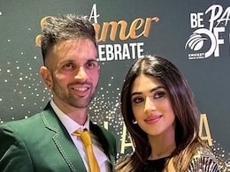मिलिए साउथ अफ्रीकी क्रिकेटर केशव महाराज की वाइफ लैरिसा से, जिनका देवदास के गाने पर डांस वीडियो हो रहा वायरल मिलिए साउथ अफ्रीकी क्रिकेटर केशव महाराज की वाइफ लैरिसा से, जिनका देवदास के गाने पर डांस वीडियो हो रहा वायरल