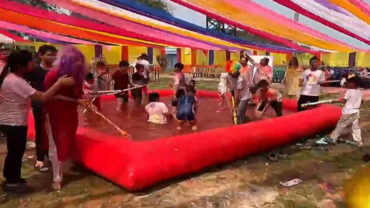 Kolkata Celebrates Holi: Festival Of Colours In Full Swing In 'City Of Joy'