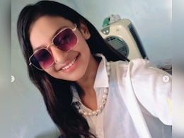 मोनालिसा का नया लुक देख फैंस शॉक्ड, आंखों में चश्मा चेहरे पर दिखा एटीट्यूड, लोग बोले- सोनाक्षी सिन्हा लग रही हो मोनालिसा का नया लुक देख फैंस शॉक्ड, आंखों में चश्मा चेहरे पर दिखा एटीट्यूड, लोग बोले- सोनाक्षी सिन्हा लग रही हो