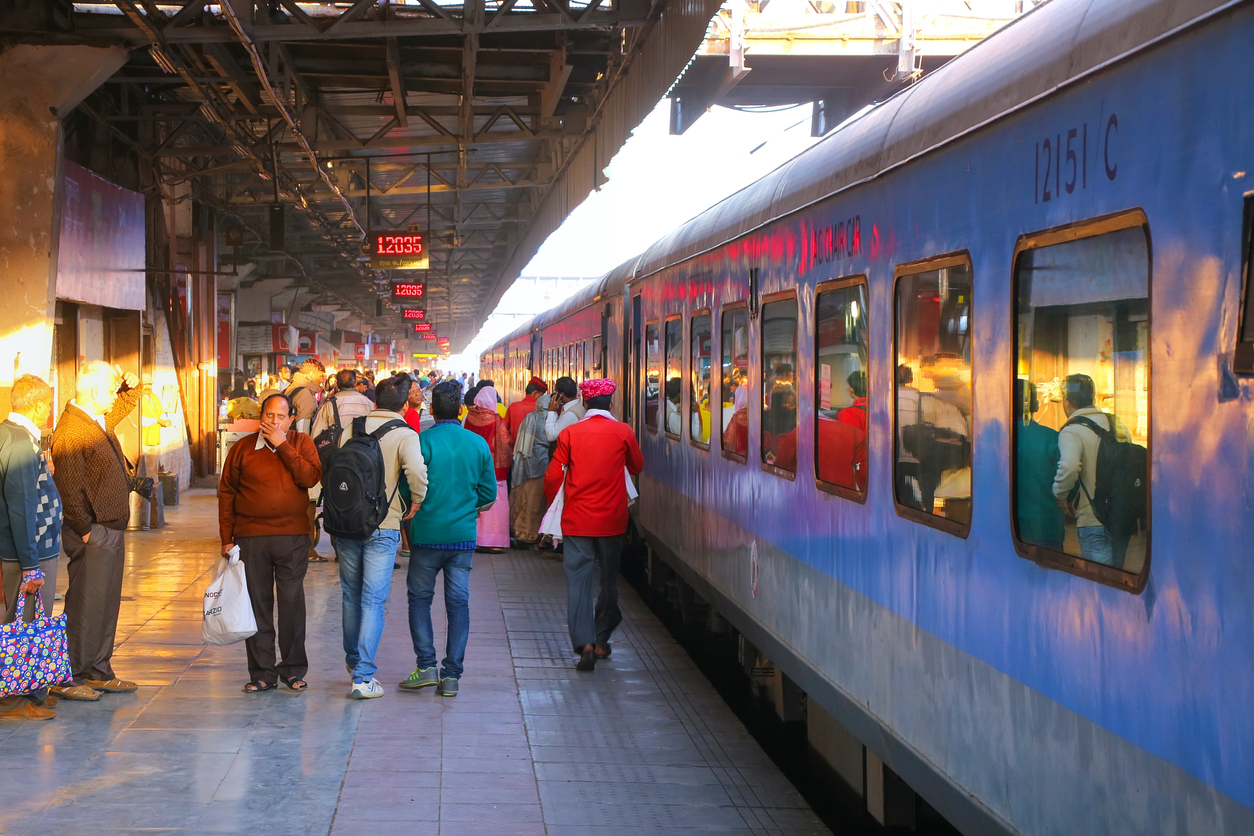 Tatkal Ticket Booking: दिवाली-छठ पर कन्फर्म ट्रेन टिकट चाहिए? ऐसे मिनटों में बुक करें तत्काल टिकट, जानें आसान तरीका