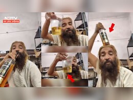 अस्पताल की केमिस्ट में दारू पीकर खुद ही वीडियो कर दिया वायरल, अब कर्मचारी पर गिरी गाज&nbsp;