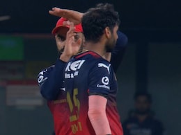 Video: धोनी रिव्यू सिस्टम फेल, लेकिन कोहली हो गए हिट, विराट ने कप्तान पाटीदार को किया इशारा और बल्लेबाज ऐसे हुआ आउट Video: धोनी रिव्यू सिस्टम फेल, लेकिन कोहली हो गए हिट, विराट ने कप्तान पाटीदार को किया इशारा और बल्लेबाज ऐसे हुआ आउट