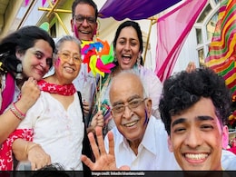"Colouring Outside Lines Of Age": Ratan Tata's Aide Plays Holi With Senior Citizens "Colouring Outside Lines Of Age": Ratan Tata's Aide Plays Holi With Senior Citizens