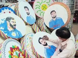 ICC Champions Trophy 2025: होली से पहले क्रिकेटरों की तस्वीरों वाले चंग से पटा जोधपुरी बाजार, खरीदारों की उमड़ी भीड़ ICC Champions Trophy 2025: होली से पहले क्रिकेटरों की तस्वीरों वाले चंग से पटा जोधपुरी बाजार, खरीदारों की उमड़ी भीड़