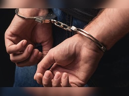 इंटरपोल की मदद से वॉन्टेड भगोड़े को UAE से भारत लाया गया, टैक्स चोरी, अवैध सट्टेबाजी के लगे आरोप इंटरपोल की मदद से वॉन्टेड भगोड़े को UAE से भारत लाया गया, टैक्स चोरी, अवैध सट्टेबाजी के लगे आरोप