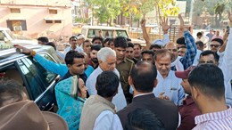 मनीष मीणा हत्याकांड: किरोड़ी लाल ने परिवार को दी 5 लाख की आर्थिक सहायता, सरकार से हर संभव मदद का आश्वासन