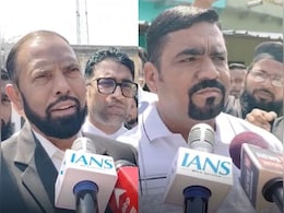 संभल: एडवोकेट जफर अली की गिरफ्तारी के खिलाफ प्रदर्शन कर रहे वकील, पुलिस के खिलाफ कर रहे नारेबाजी संभल: एडवोकेट जफर अली की गिरफ्तारी के खिलाफ प्रदर्शन कर रहे वकील, पुलिस के खिलाफ कर रहे नारेबाजी