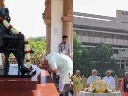 PM Modi's Nagpur visit : पंतप्रधान मोदींनी RSS संस्थापकांना वाहिली श्रद्धांजली, मोहन भागवतांचीही घेतली भेट PM Modi's Nagpur visit : पंतप्रधान मोदींनी RSS संस्थापकांना वाहिली श्रद्धांजली, मोहन भागवतांचीही घेतली भेट