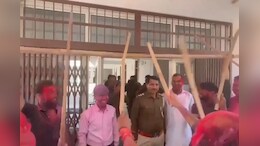 Rajasthan: थाने में लट्ठ लेकर पहुंचे सैकड़ों लोग, थानेदार को लठ दिखाने का VIDEO हुआ वायरल