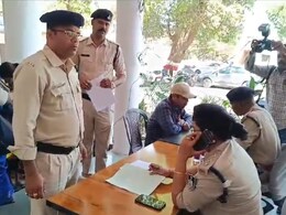 जबलपुर में हिस्ट्रीशीटर का ऐसा आतंक ! जेल प्रहरी को इतना सताया कि घर छोड़ने को हुआ मजबूर जबलपुर में हिस्ट्रीशीटर का ऐसा आतंक ! जेल प्रहरी को इतना सताया कि घर छोड़ने को हुआ मजबूर